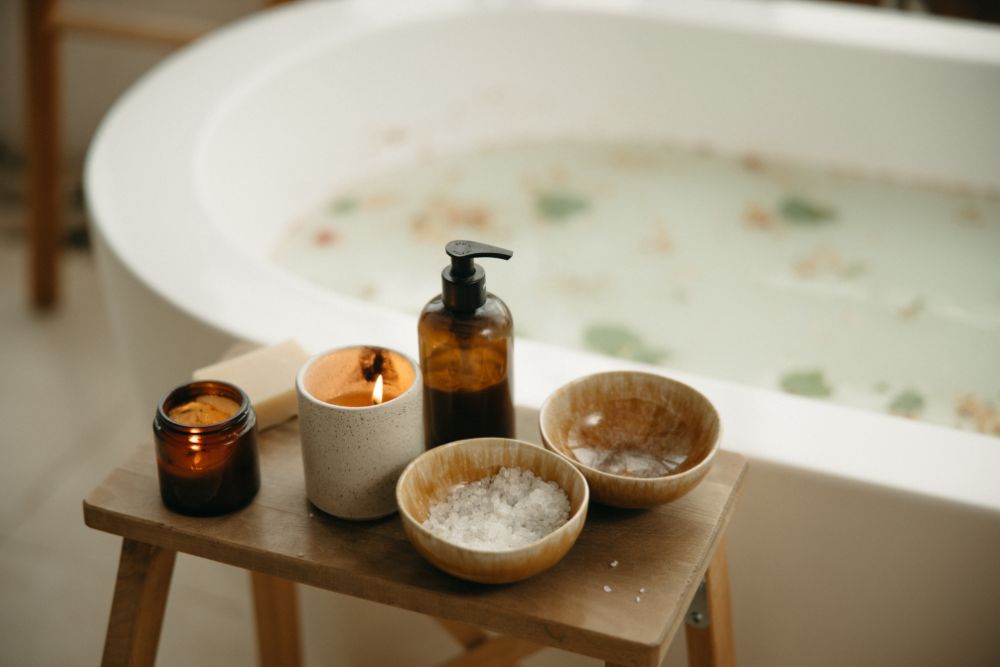 Relaxačná kúpeľ so sviečkami a esenciálnymi olejmi
